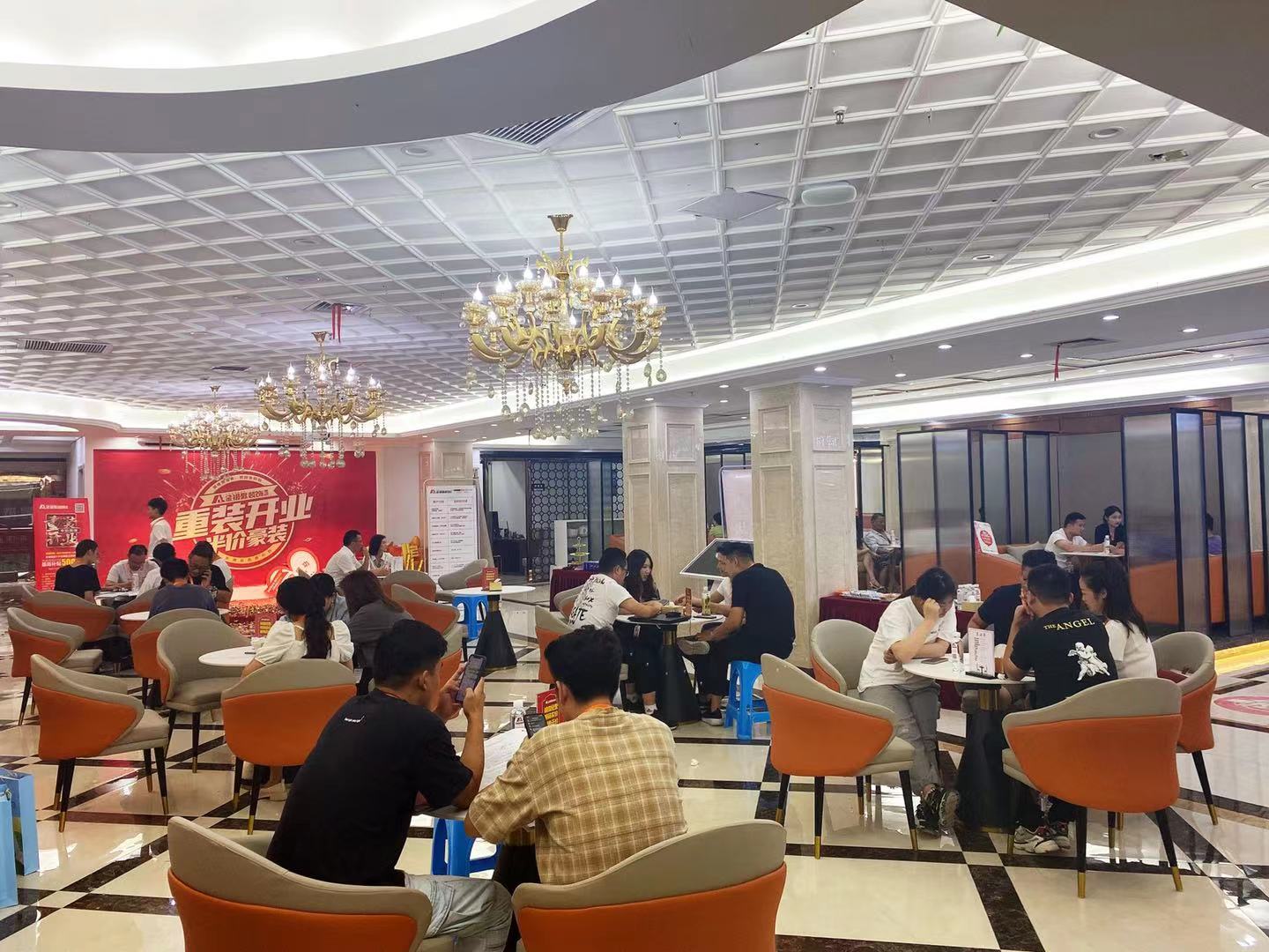 重裝開業(yè) 半價(jià)豪裝響徹江城 引業(yè)主競購浪潮 